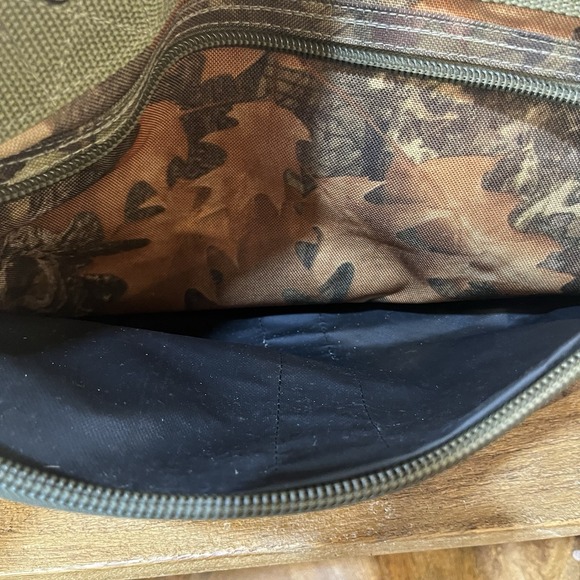 Magnum Camo 19" Hunting Fishing Range Field Gear Duffle Utility Bag Multi Pocket - Picture 7 of 16